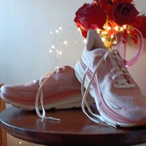 Brand New Hoka Clifton 9 Sandstone and Cream